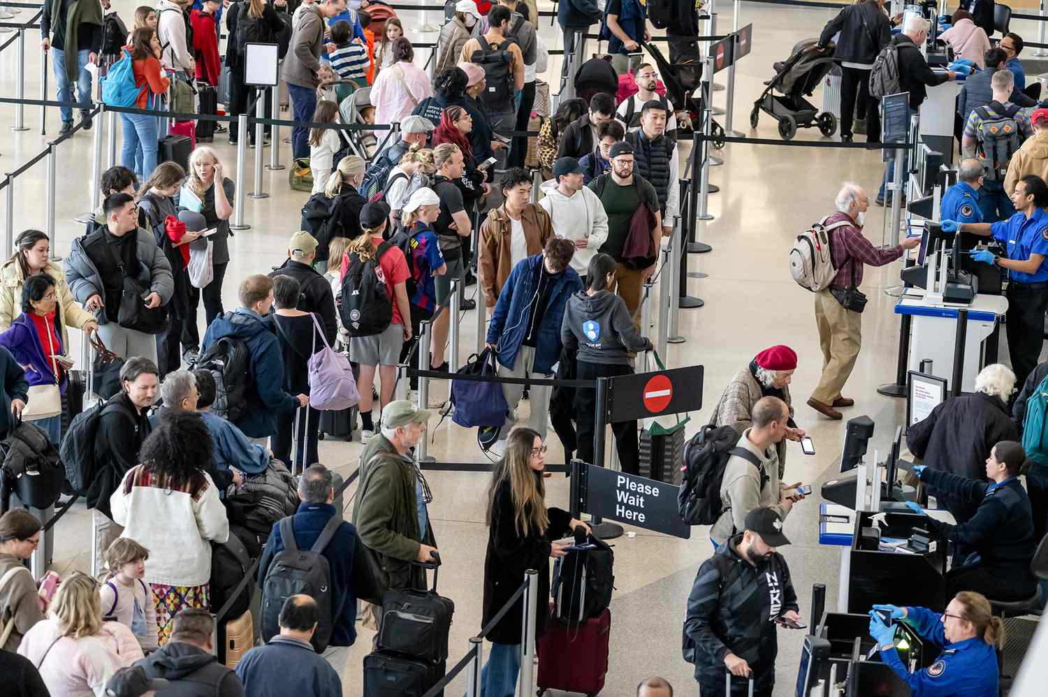 Best and Worst Months to Fly in 2026: Seasonal Guide to Avoid Delays & Save Money