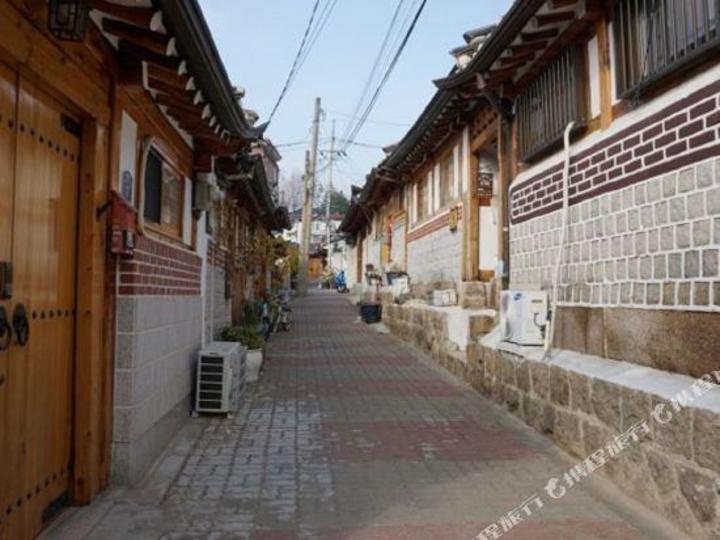 Traditional Korean house courtyard with wooden pillars and stone flooring