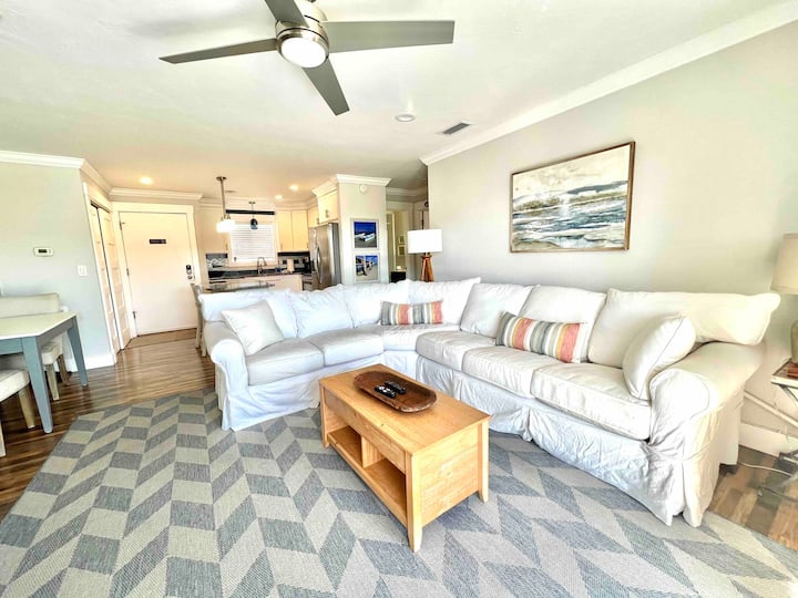 Exterior of a cozy, renovated one-bedroom condo building at Sandpiper Cove.