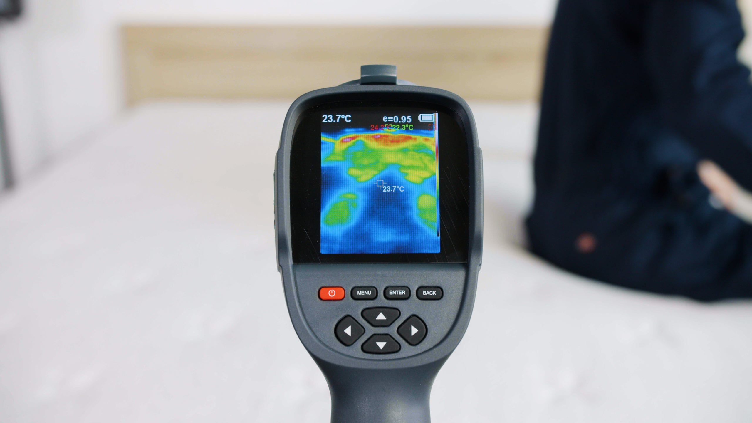 A thermal imaging map showing heat distribution and cooling zones on a mattress surface.