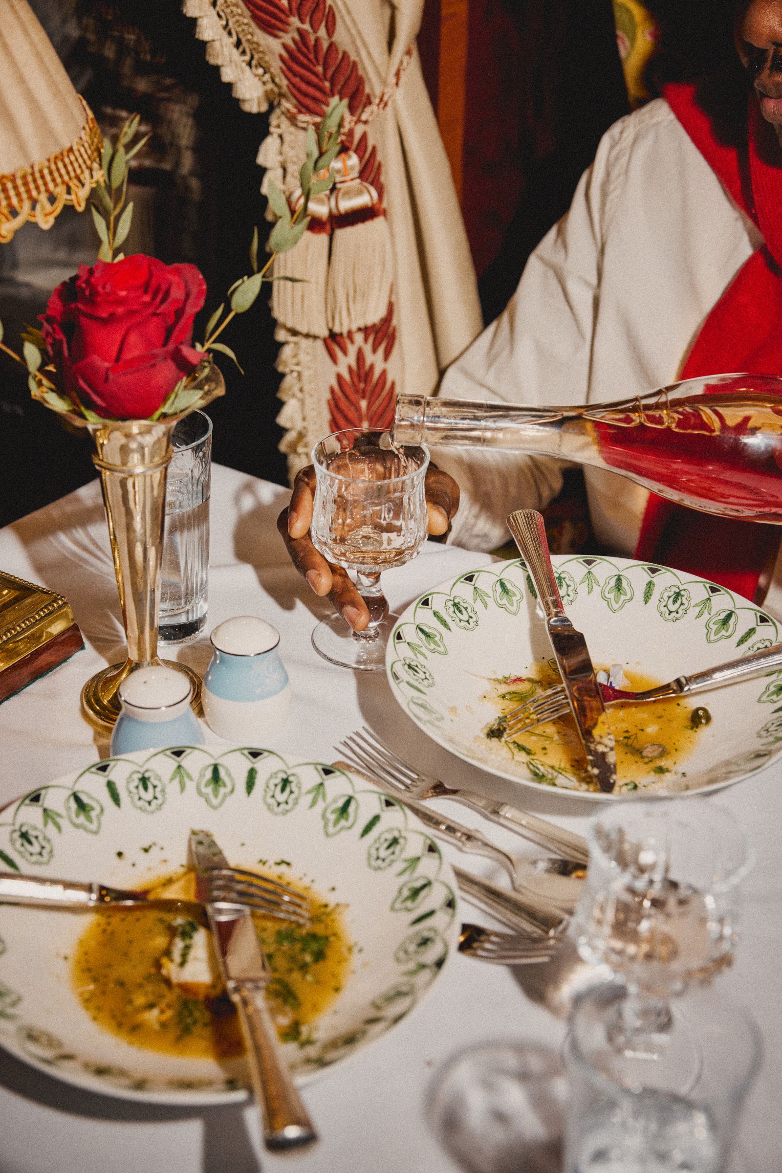Elegant dining table setting on a luxury train featuring fine china, floral arrangements, and gourmet brunch presentation.